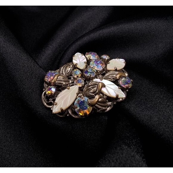 Rare Find Vintage 1950s-1960s Aurora Borealis Rhinestone & Mother-Of-Pearl Leaf - Picture 3 of 6